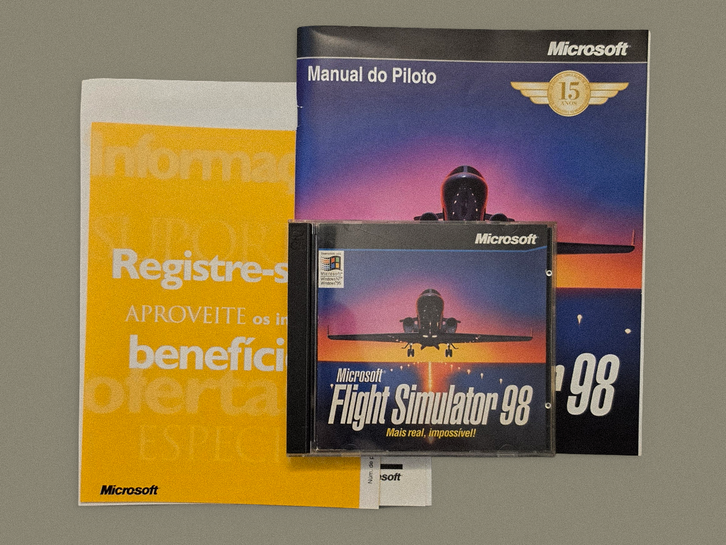 Microsoft Flight Simulator 98 (Brazilian Portuguese) box contents, photo 1 of 4
