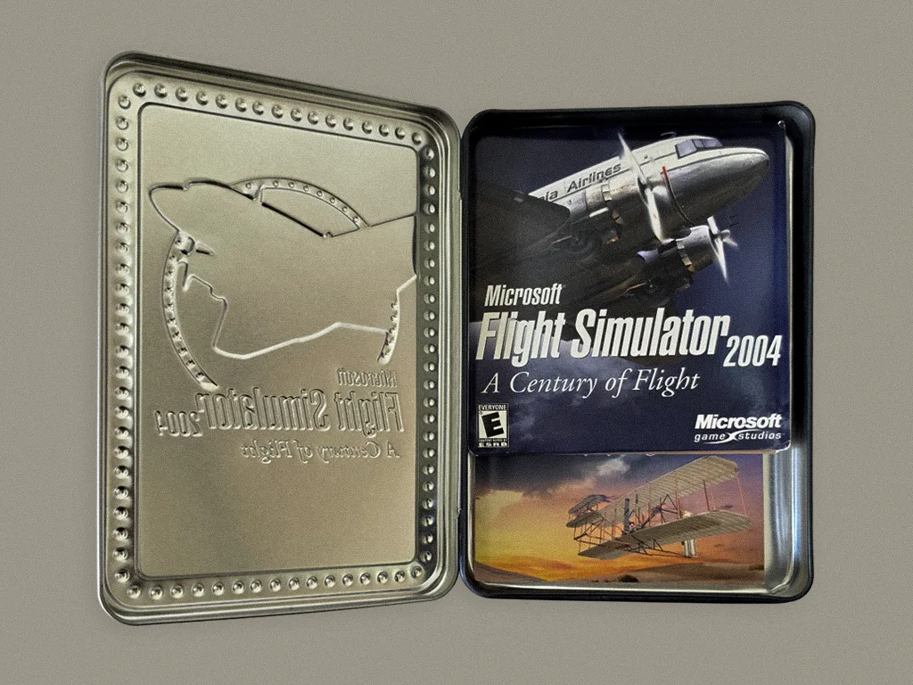 Microsoft Flight Simulator 2004: A Century of Flight box contents, photo 1 of 4