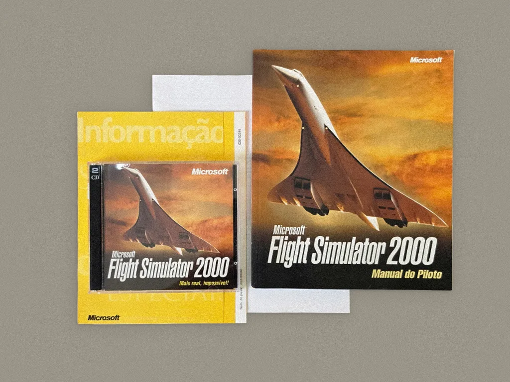 Microsoft Flight Simulator 2000 box contents, photo 1 of 3