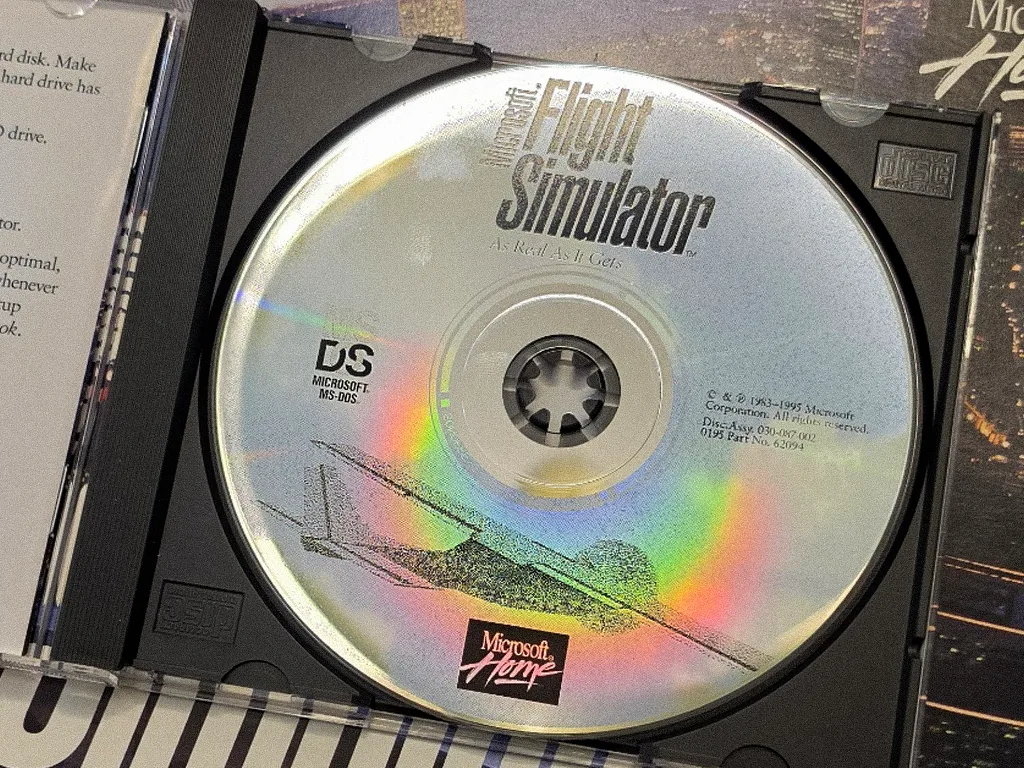Microsoft Flight Simulator 5.1 box contents, photo 2 of 4