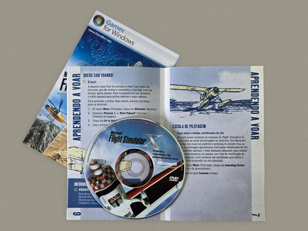 Microsoft Flight Simulator X box contents, photo 2 of 3