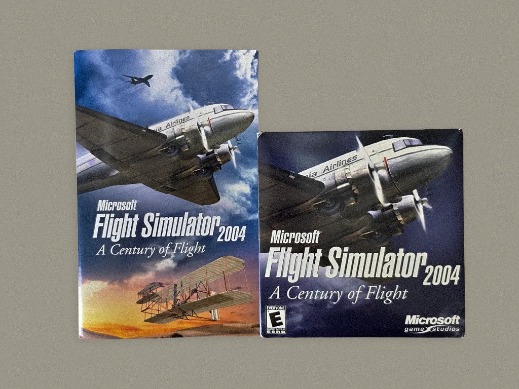 Microsoft Flight Simulator 2004: A Century of Flight box contents, photo 2 of 4