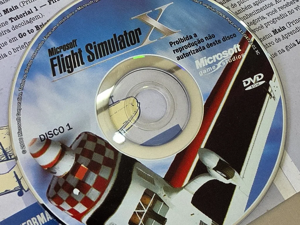 Microsoft Flight Simulator X box contents, photo 3 of 3