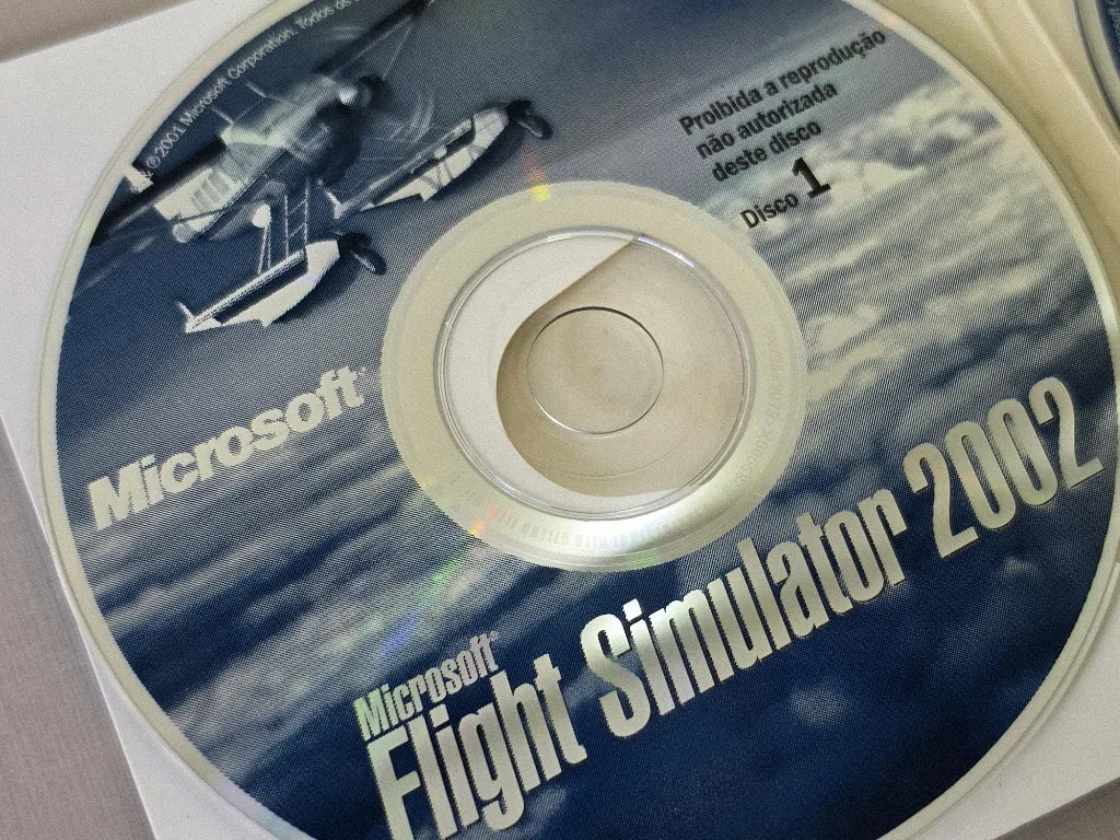 Microsoft Flight Simulator 2002 box contents, photo 3 of 3