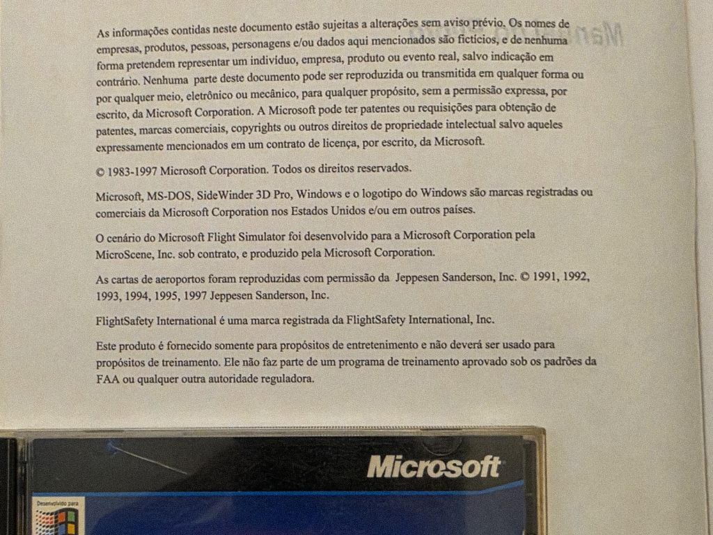 Microsoft Flight Simulator 98 (Brazilian Portuguese) box contents, photo 3 of 4